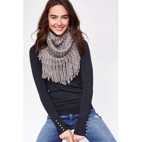 Gray boucle knit fringe scarf - Picture 3 of 4